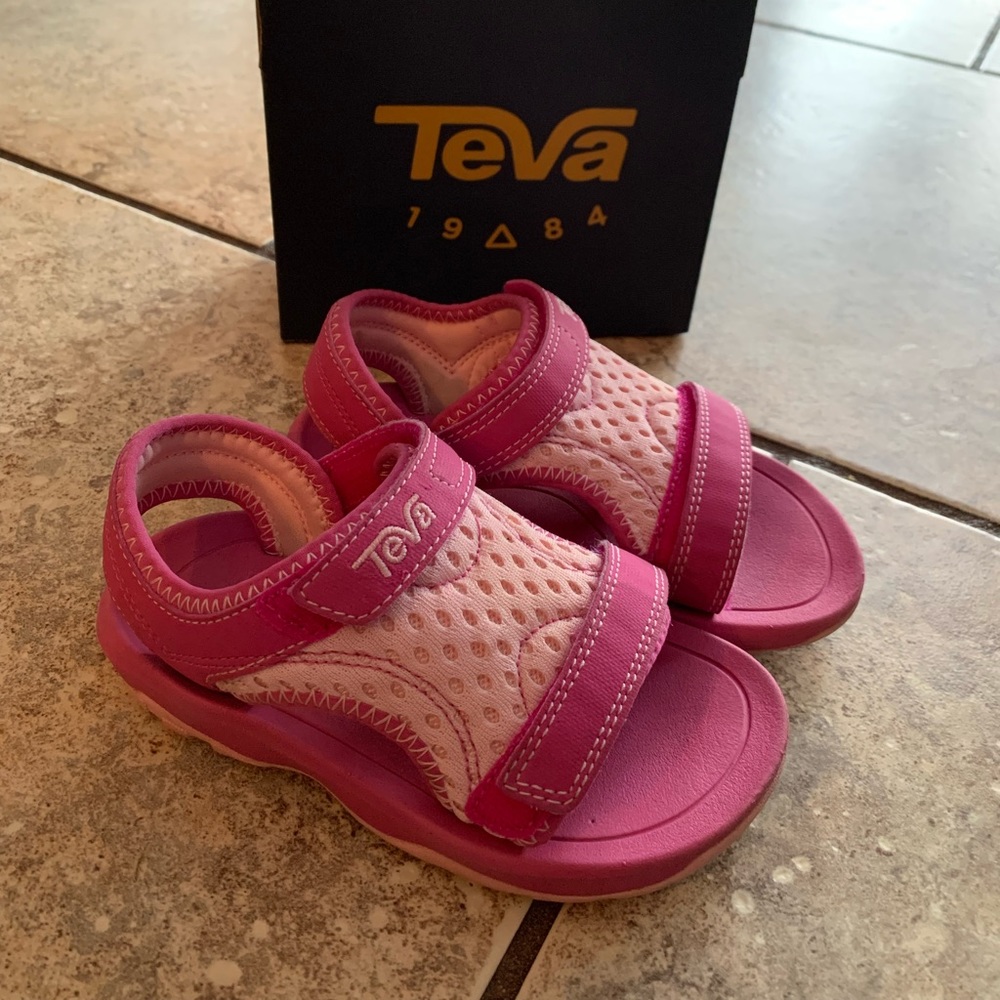 Toddler Girls Pink Sandal (size 8)